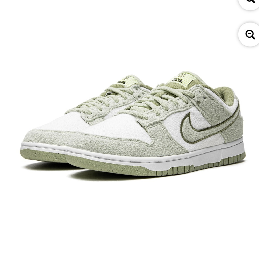 Nike Women's Shoes in Green and White